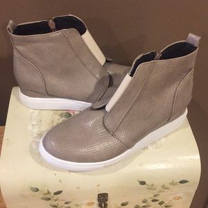 Cute tan boot sneakers New without box